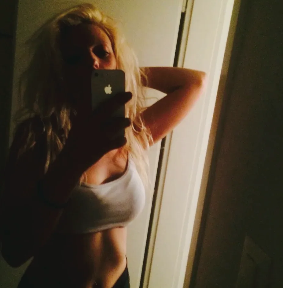 Laura, 33